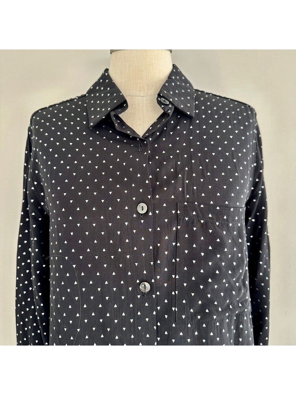 Women's Solitaire Black & White Patterned Collared Button-up Blouse Size S New - Picture 3 of 13